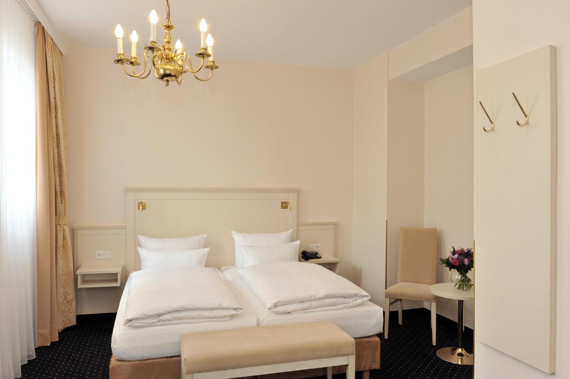 Hotel Fuerst Bismarck Hambourg Chambre photo
