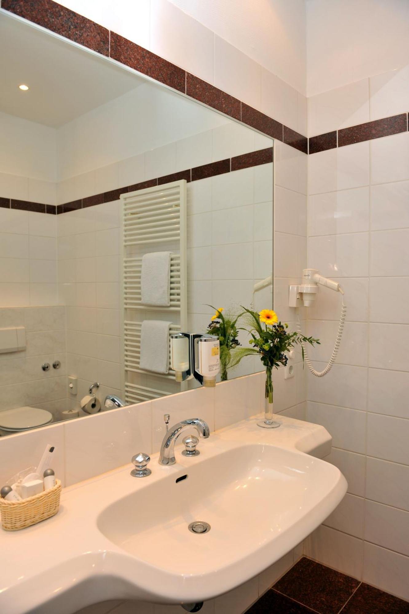 Hotel Fuerst Bismarck Hambourg Extérieur photo