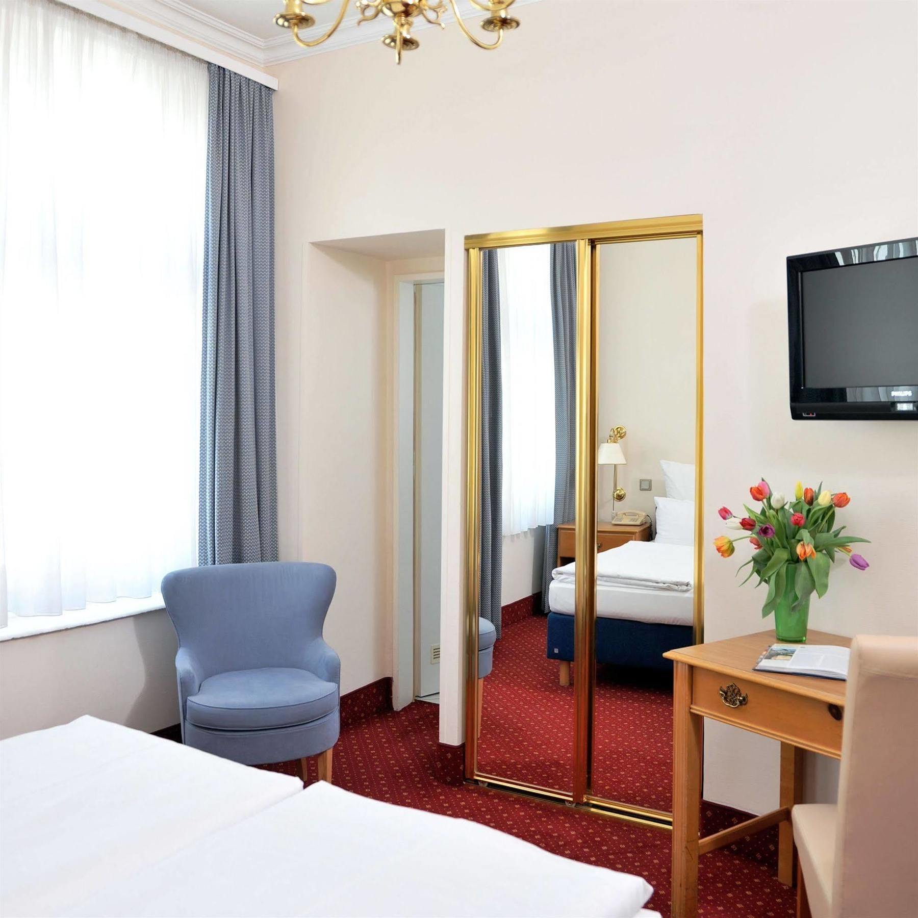 Hotel Fuerst Bismarck Hambourg Extérieur photo