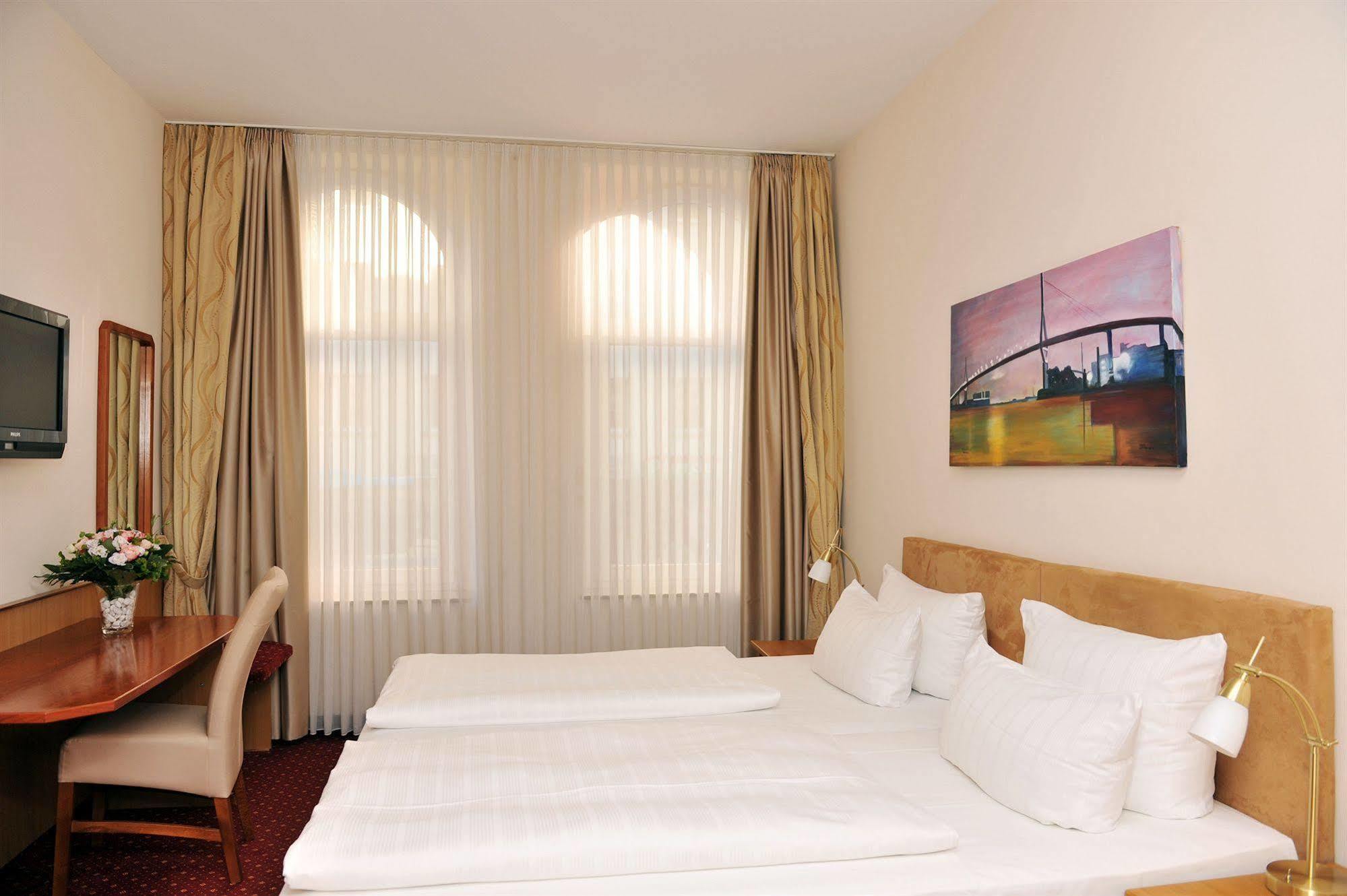 Hotel Fuerst Bismarck Hambourg Chambre photo